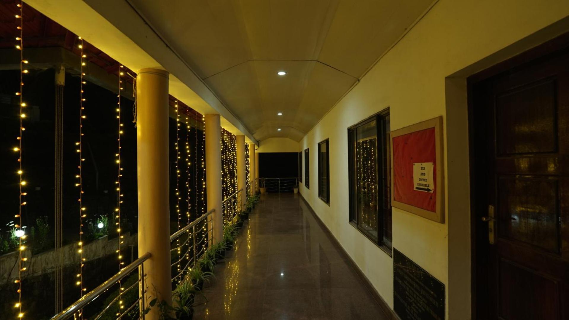Ac Mist Hotel Munnar Exterior photo